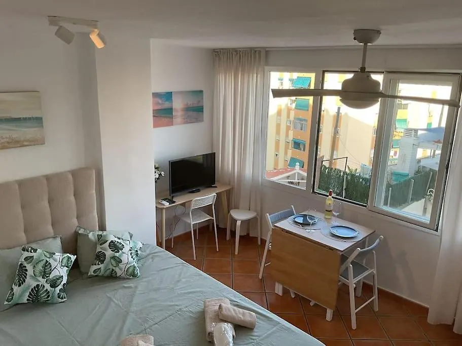 Helios - City Center - Parking Apartment Torremolinos